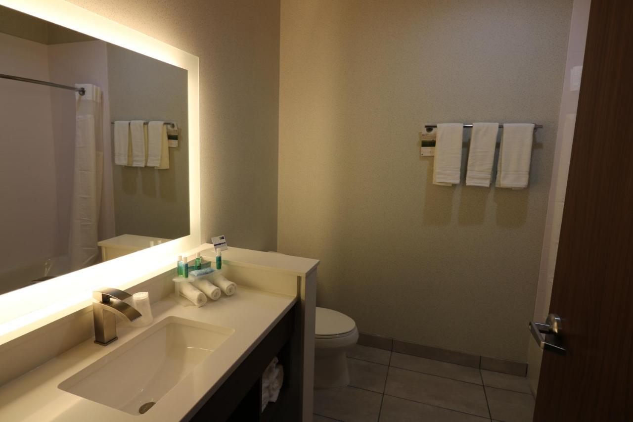 Holiday Inn Express & Suites - Coffeyville By Ihg Dış mekan fotoğraf
