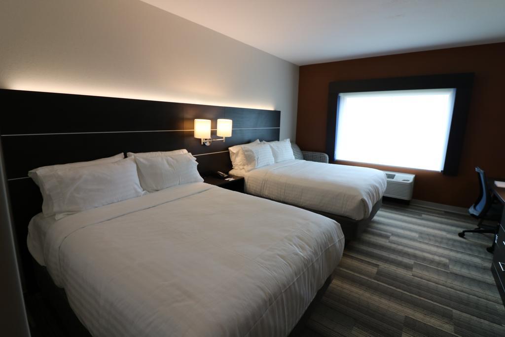 Holiday Inn Express & Suites - Coffeyville By Ihg Dış mekan fotoğraf